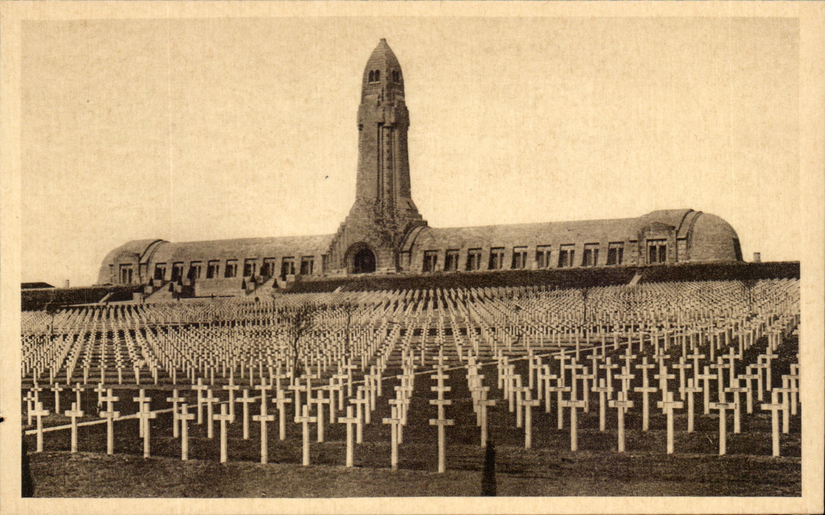 Ossuaire de Douaumont — Nationaler Friedhof — Léon Azéma, Max Edrei und Jacques Hardy, Architekten