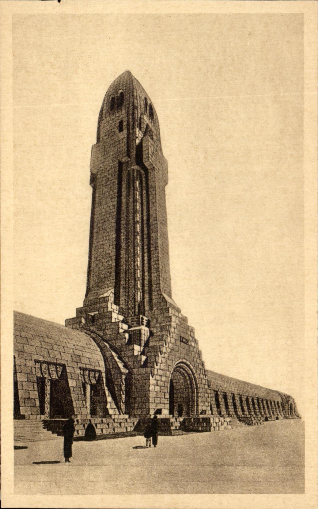 Ossuaire et Tour du Phare de Douaumont — Léon Azéma, Max Edrei et Jacques Hardy, architectes