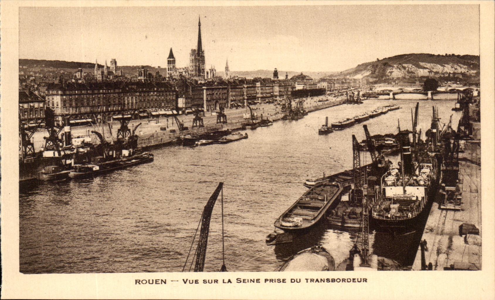 CPA Rouen Vue Sur La Seine Prise Du Transbordeur Bateaux