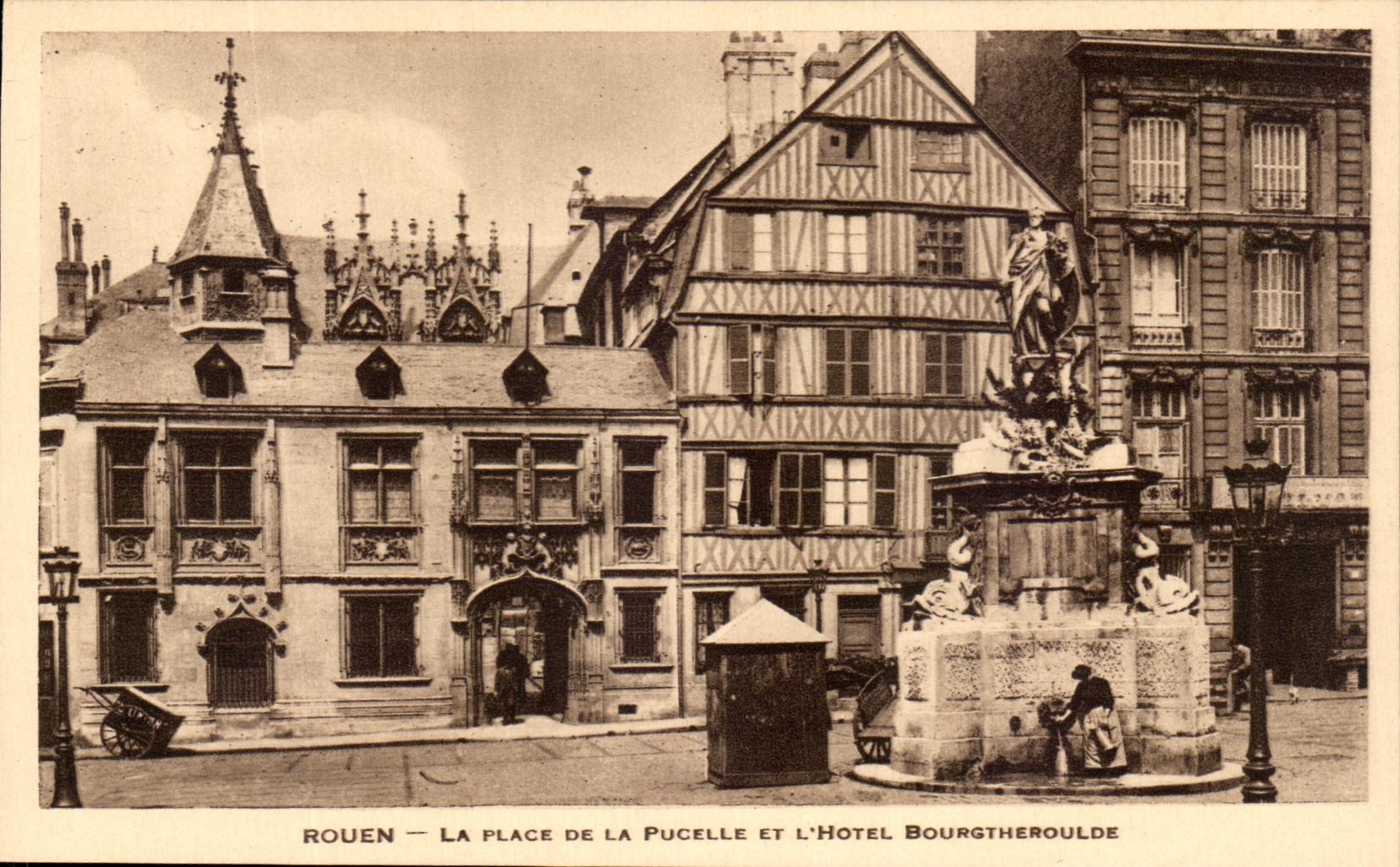 CPA Rouen La Place De La Pucelle Et L Hotel Bourgtheroulde