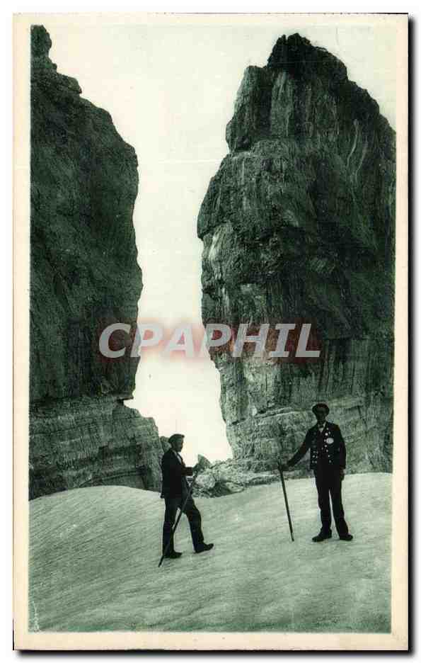 CPA Les Beaux Paysages de France Les Pyrenees Gavarnie La Breche de Roland