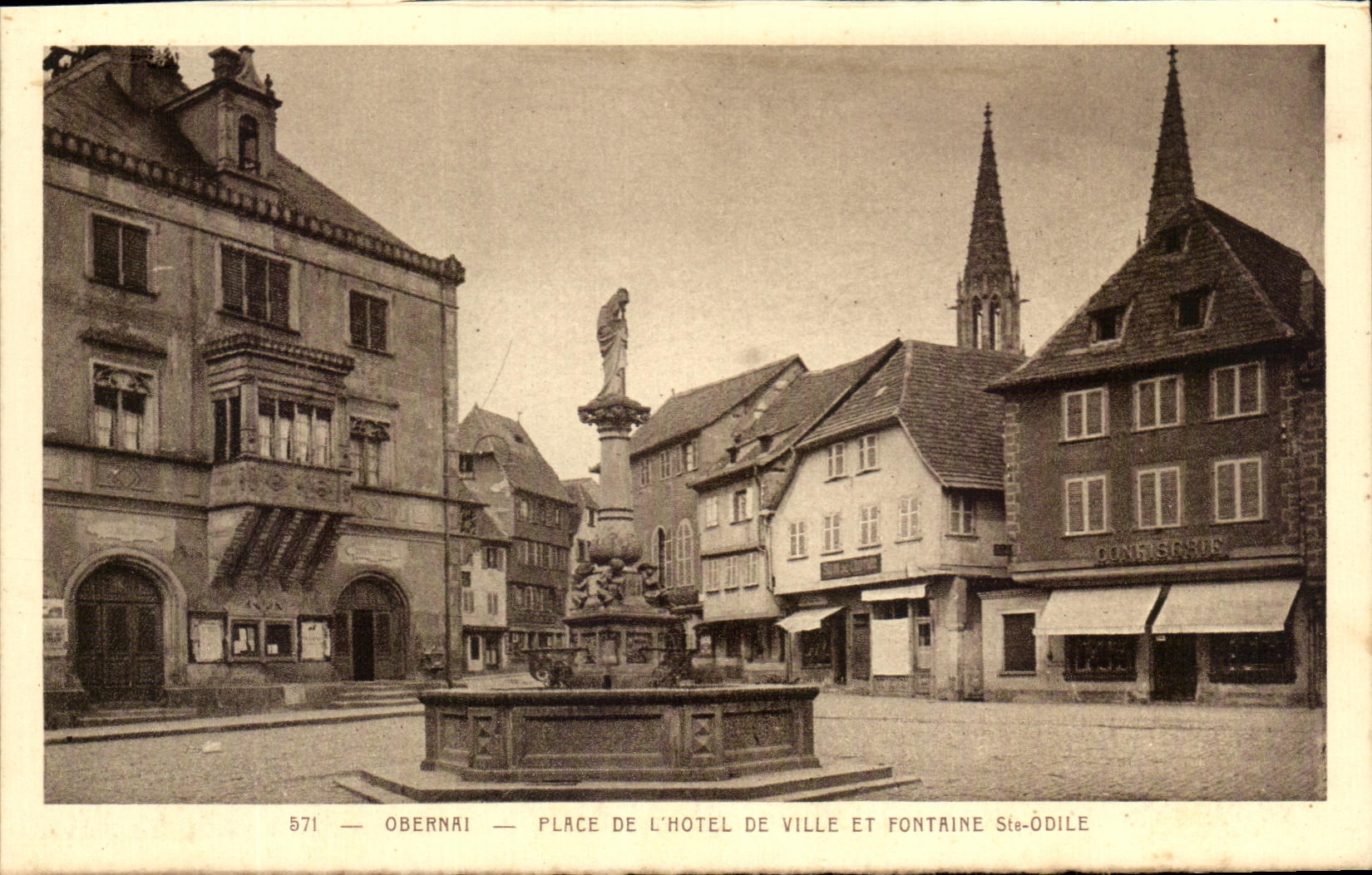 Obernai — Place de l'Hôtel de Ville et Fontaine Ste- Odile — série 571