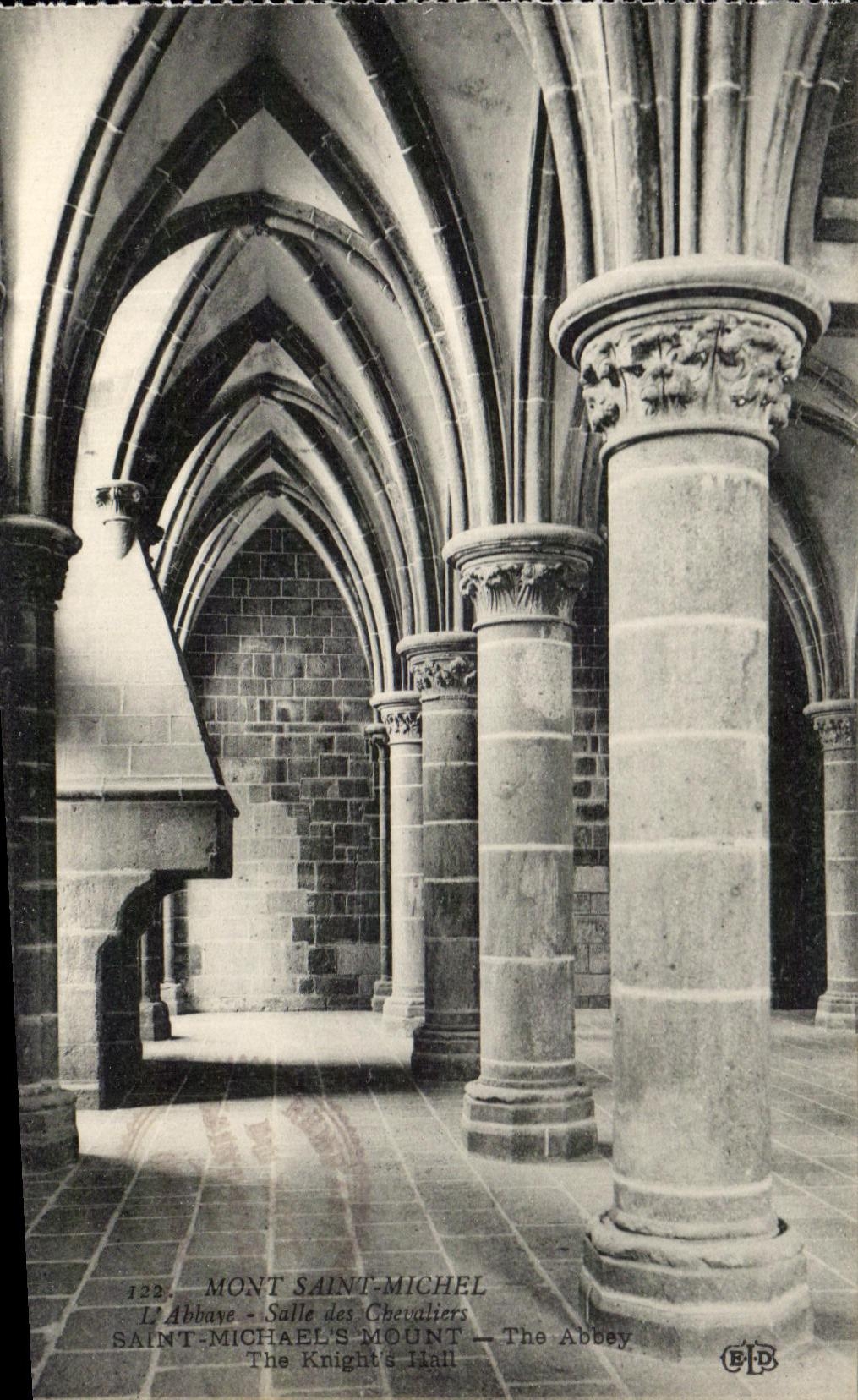 CPA Mont Saint Michel L Abbaye Salie des Chateau 
