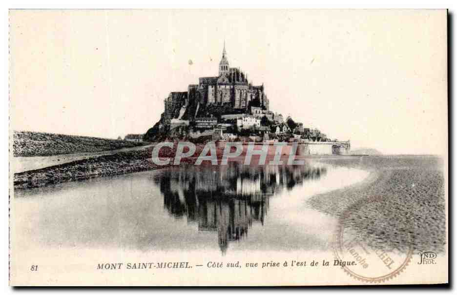 CPA Mont Saint Michel Cote Sud Vue Prise a l est de la Digue