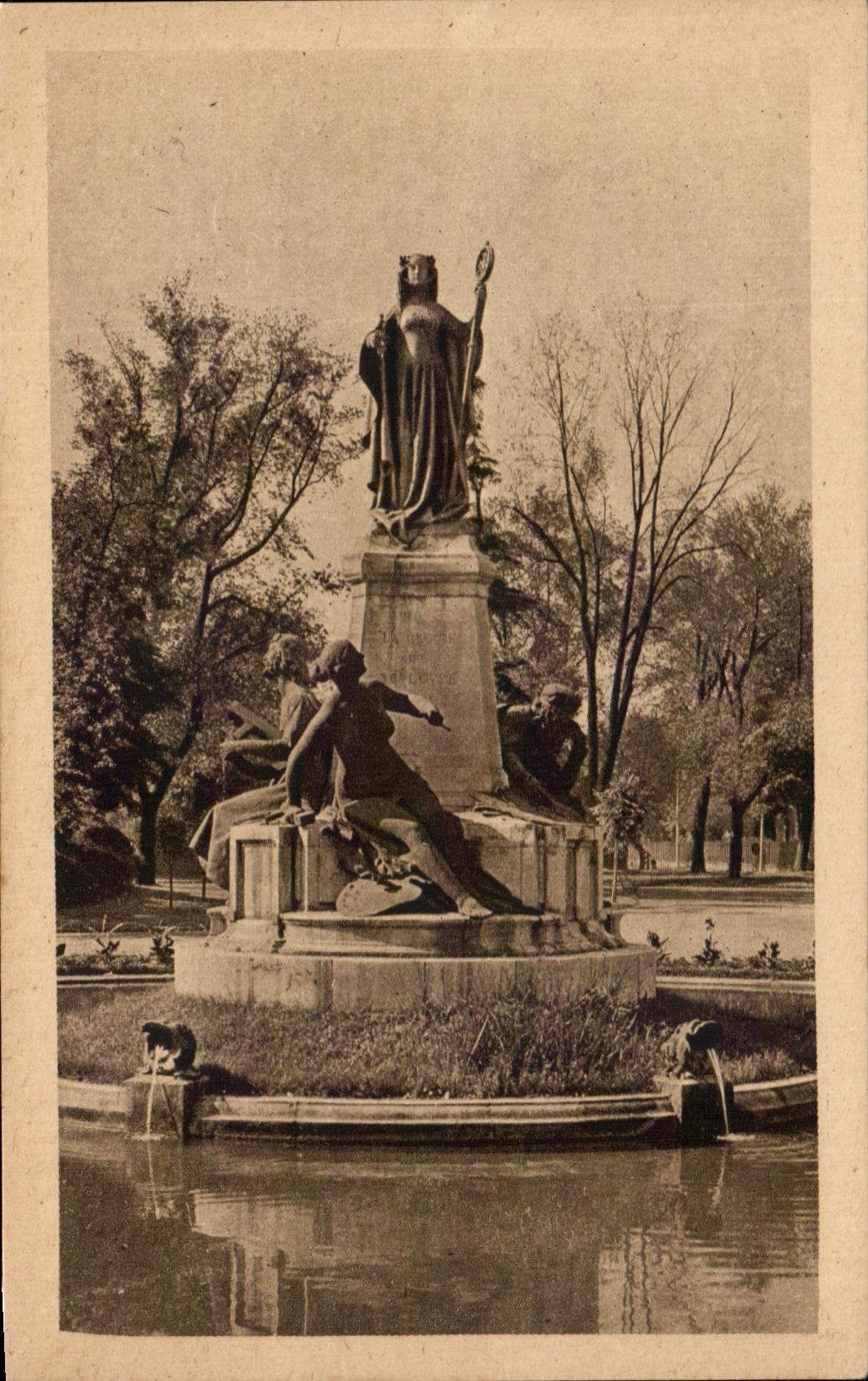 CPA Toulouse Jardin Du Grand Rond Monument a Clemence Isaure 