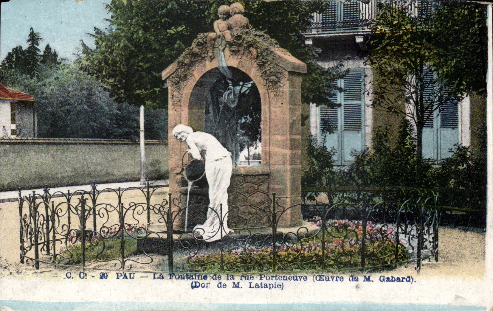 Pau — La Fontaine de la rue Porteneuve — Œuvre de M. Gabard (Dor de M. Latapie)