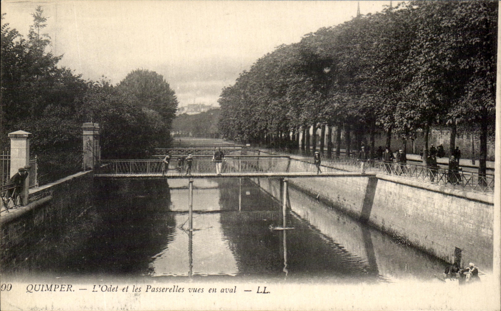 CPA Quimper L Odet et les Passerelles Vues En aval 