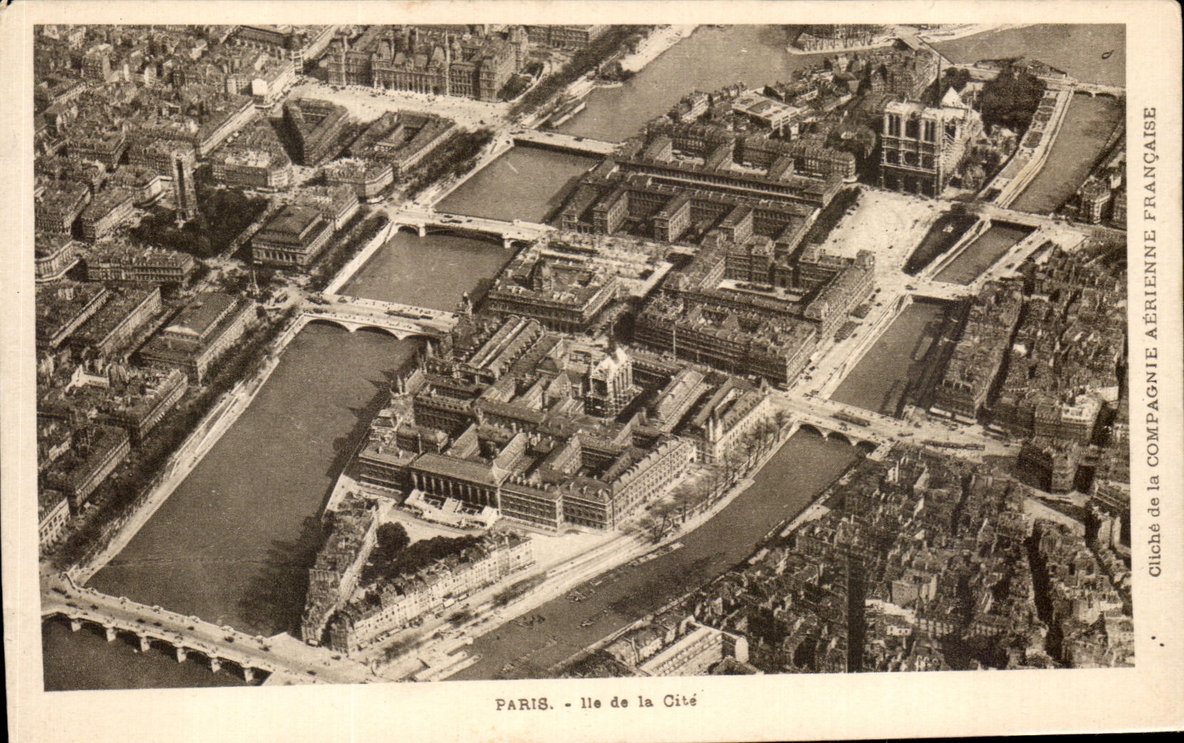 Paris - île de la Cité — vue aérienne — Compagnie Aérienne Française