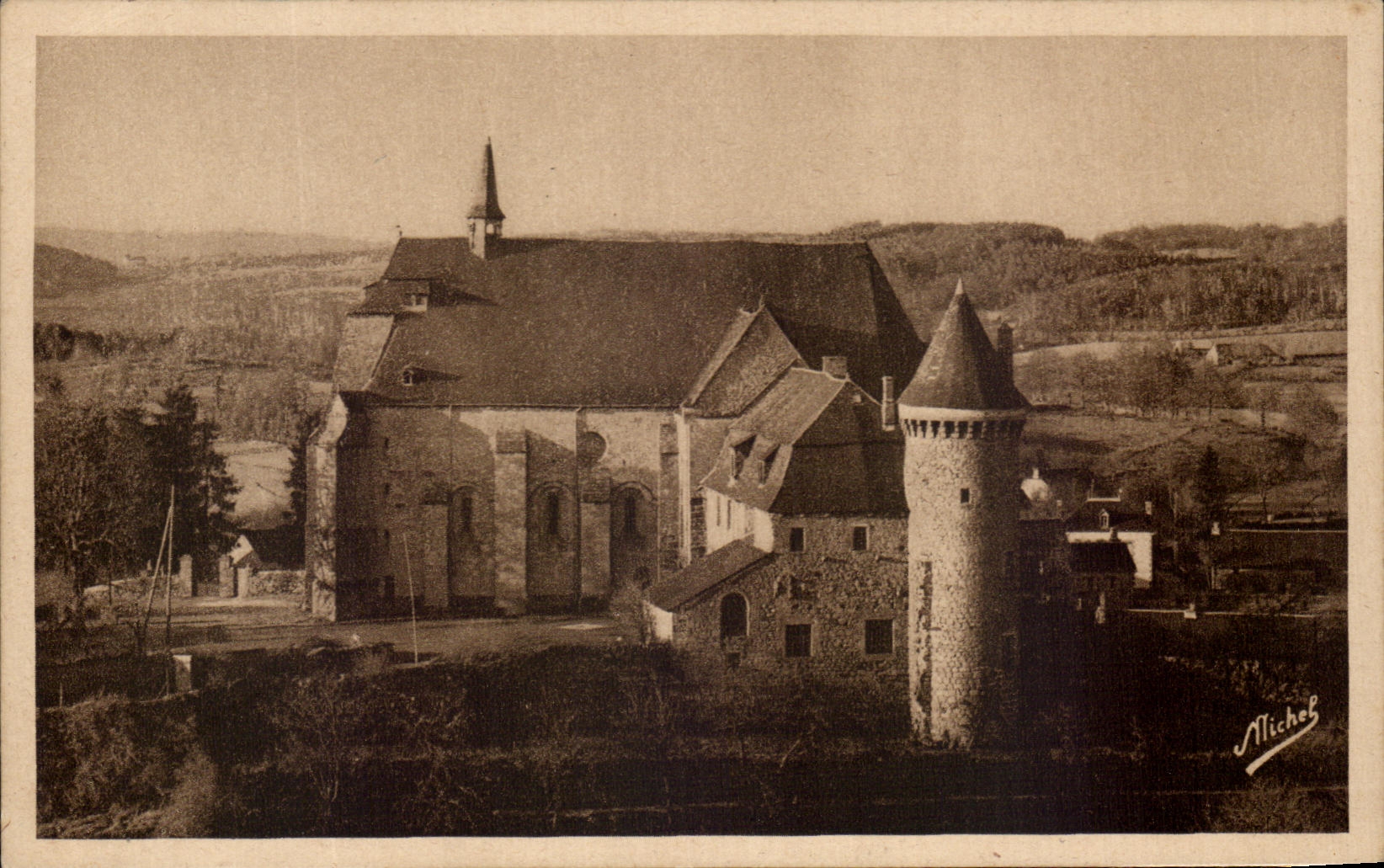 CPA Saint Angel Vieille Eglise forteresse Route de Tulle Useel Meymac Neuvic Bort les orgues