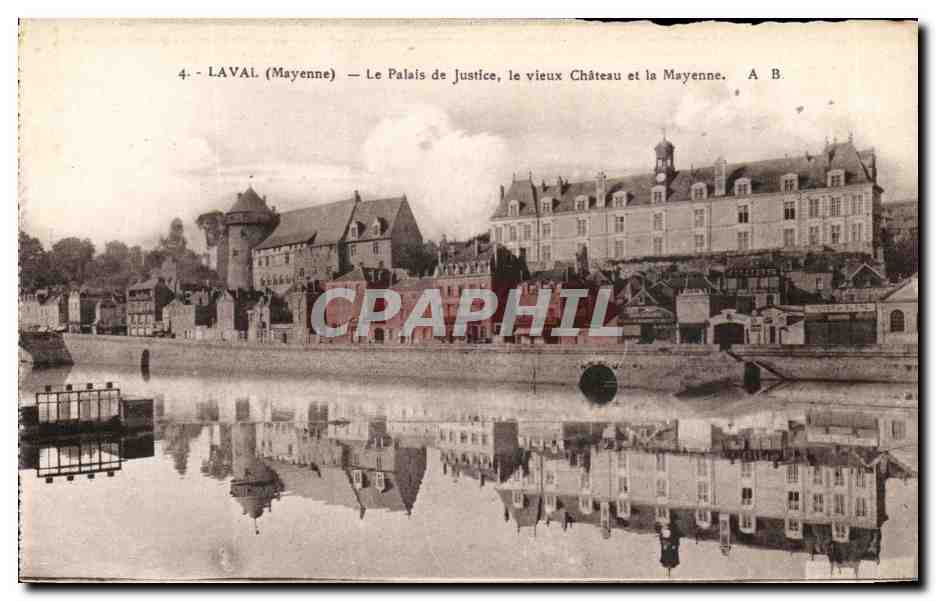 CPA Laval Le Palais de Justice Le Vieux Chateau et Le Mayenne