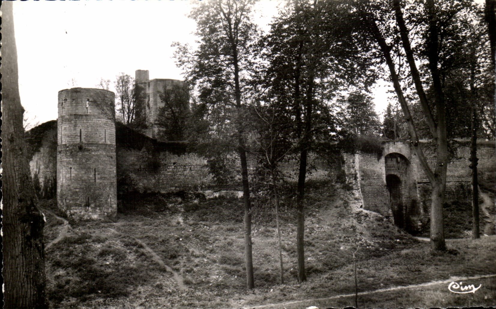 Gisors (Eure) — Les murailles du Château — Combier & L. (S. et L.)