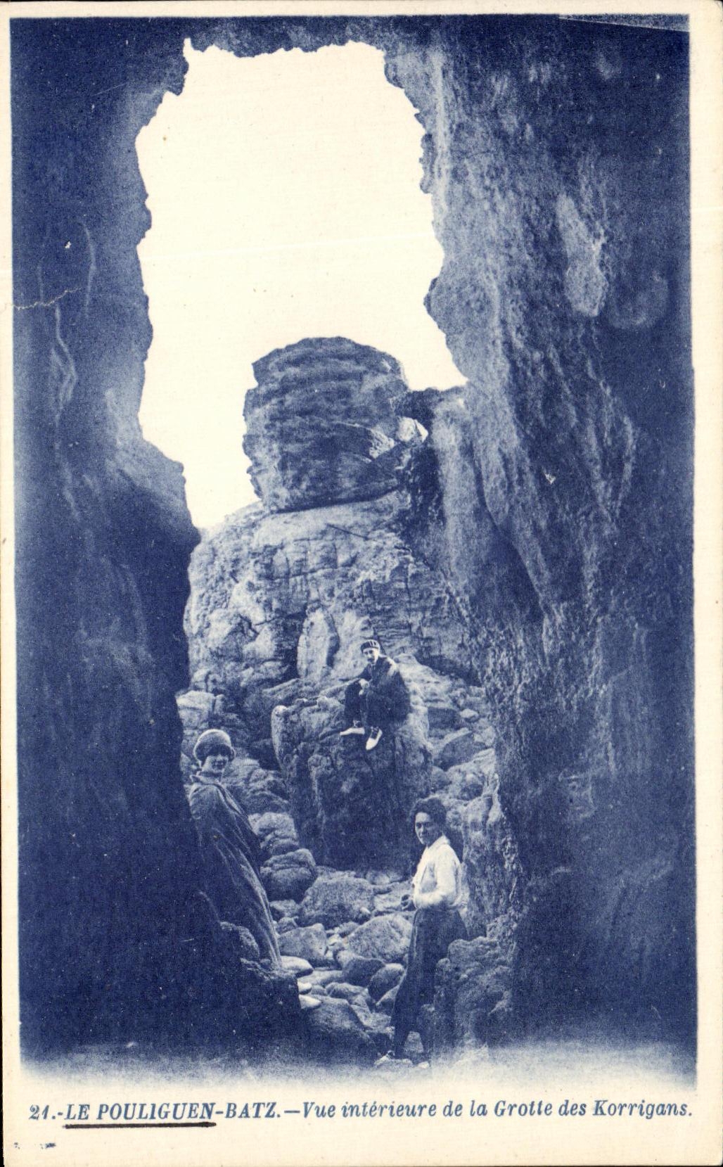CPA Le Pouliguen Batz Vue interieure de La Grotte des Korrigans