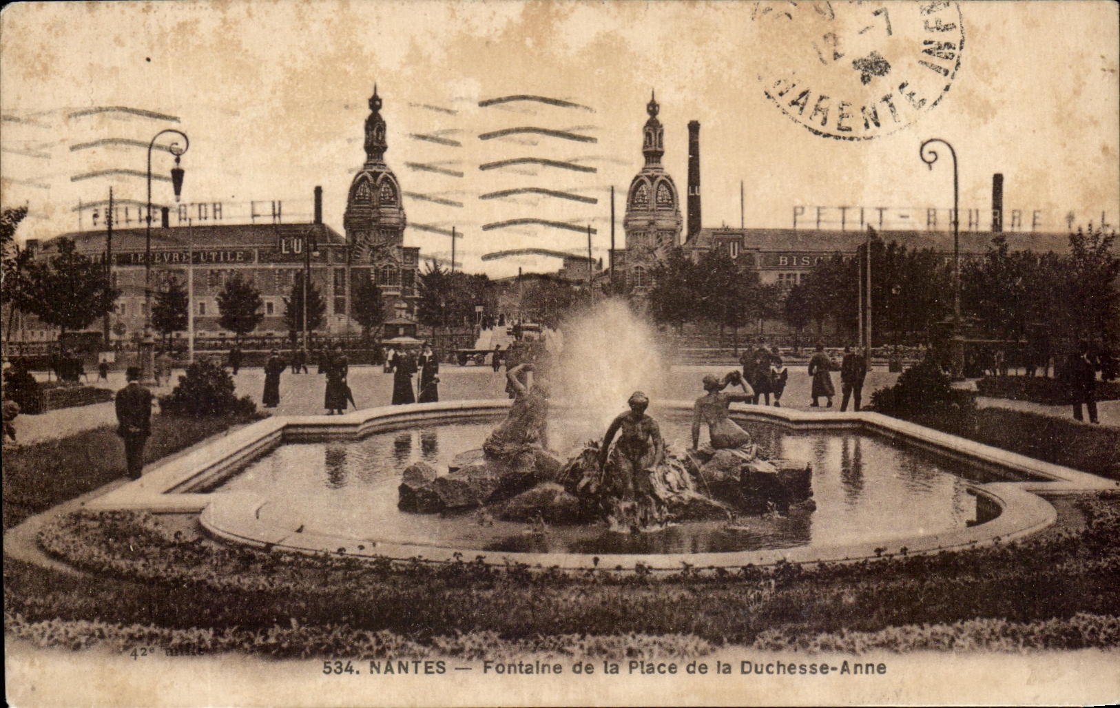 CPA Nantes Fontaine de La Place de La Duchesse Anne