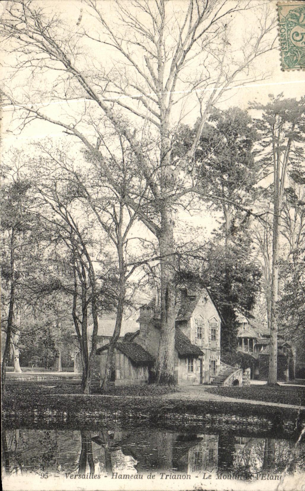 CPA Versailles Hameau de Trianon Le moulin et l etang