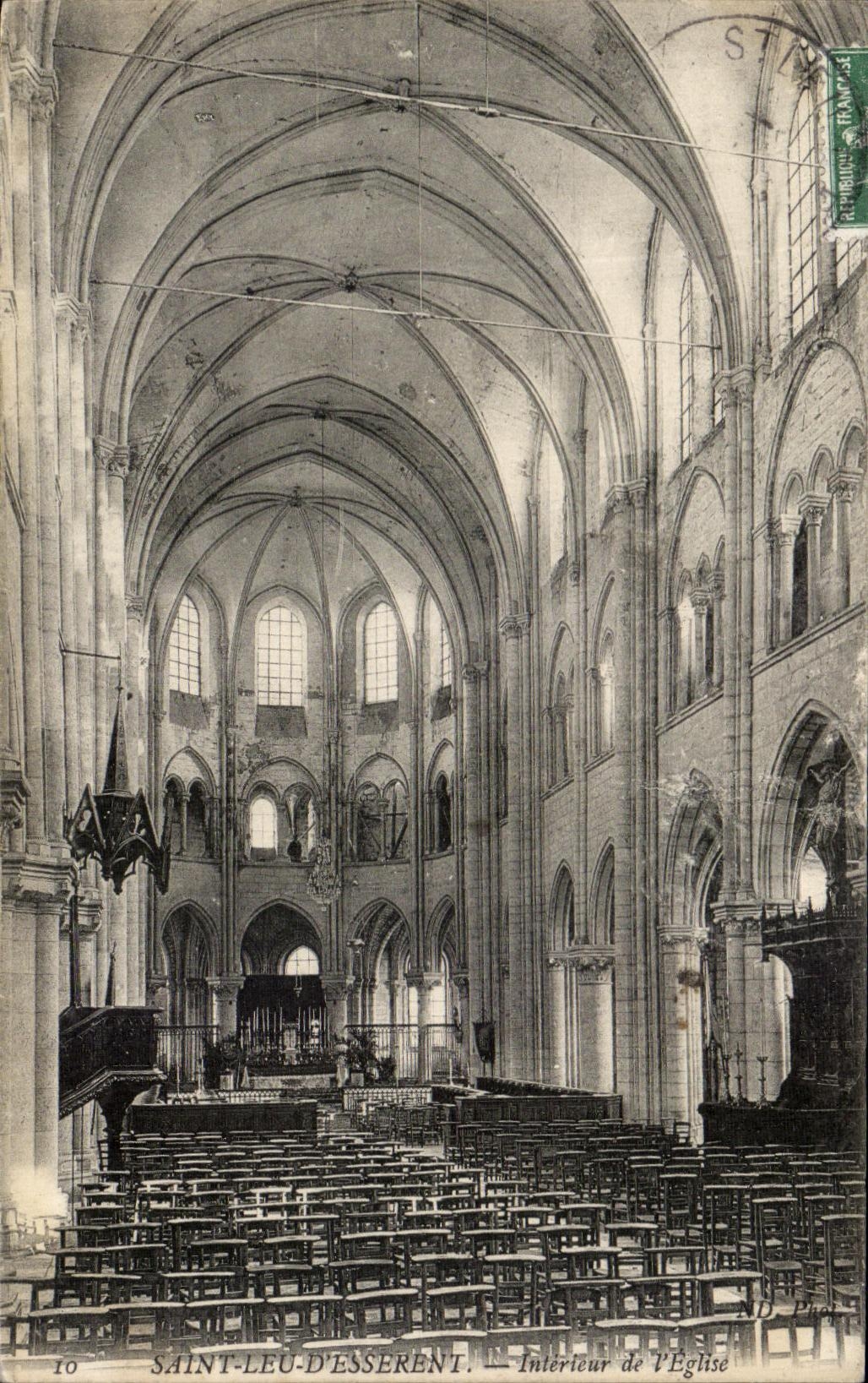 CPA Saint Leu D Esserent Interieur de L Eglise