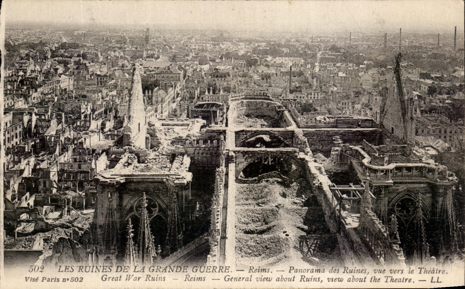 CPA Les Ruines De La Grande Guerre Reims Panorama des ruines vers le theatre Militaria