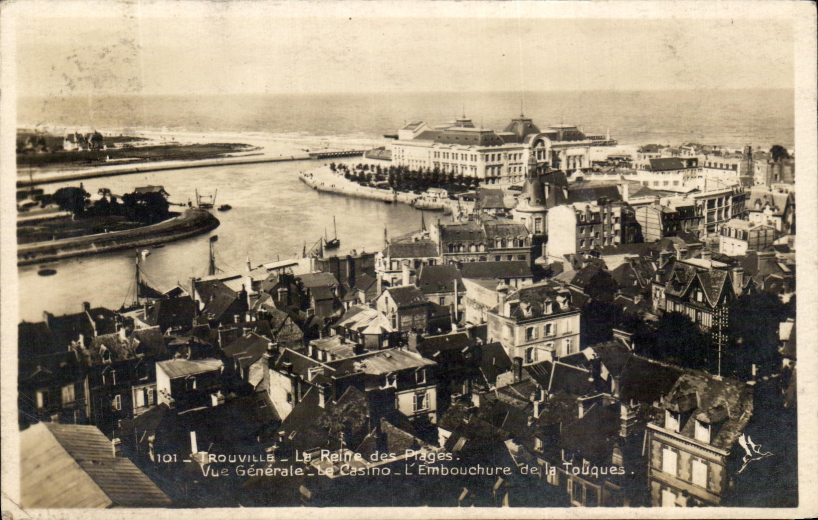 CPA Trouville Le Reine des Plages Vue Generale Le Casino L embouchure de la Touques
