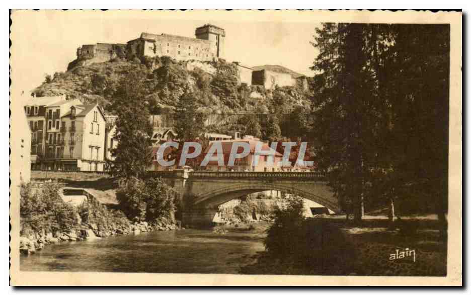 CPA Lourdes Chateau Fort et le Gave