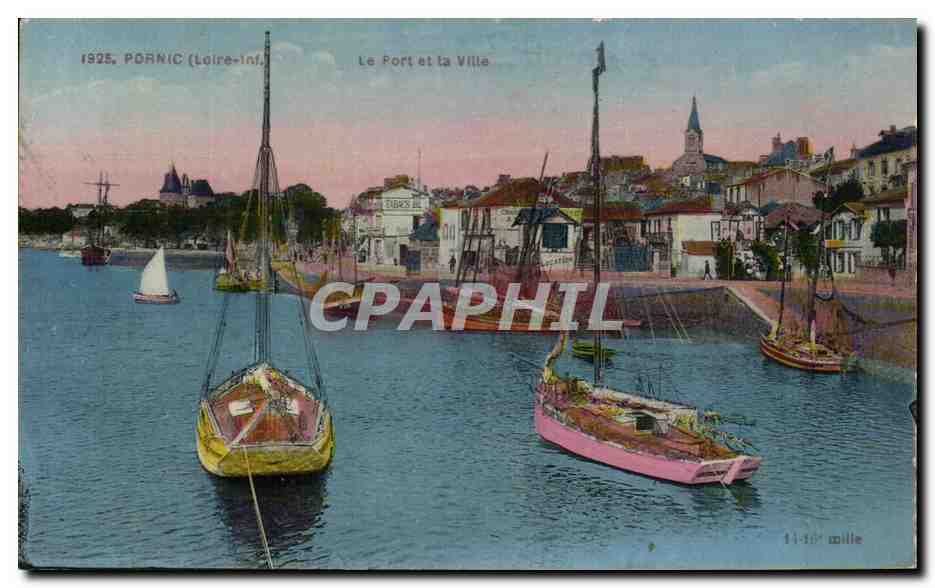 CPA Pornic Le Port Et La Ville Bateaux