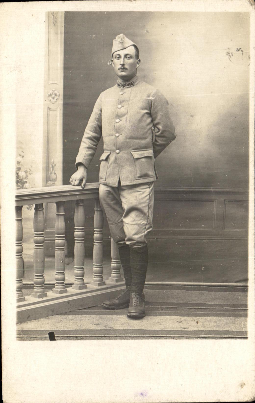 CARTE PHOTO Militaria Soldat numero 114 sur le col 