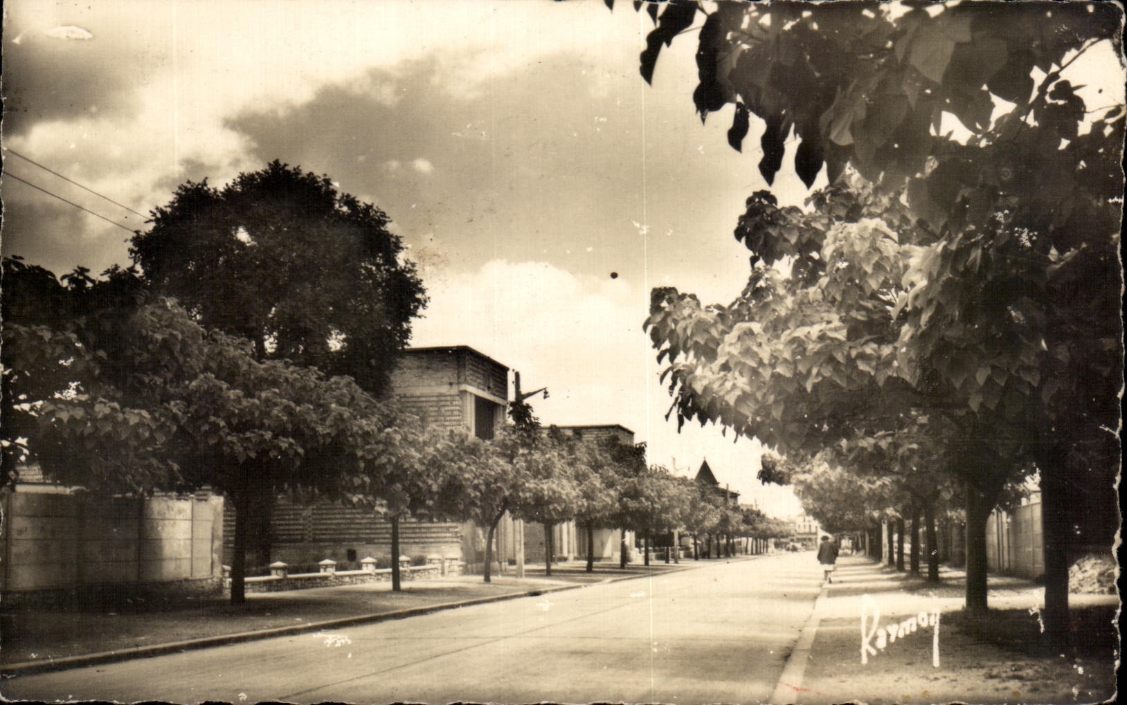 CPSM Romainville Le gymnase et l avenue