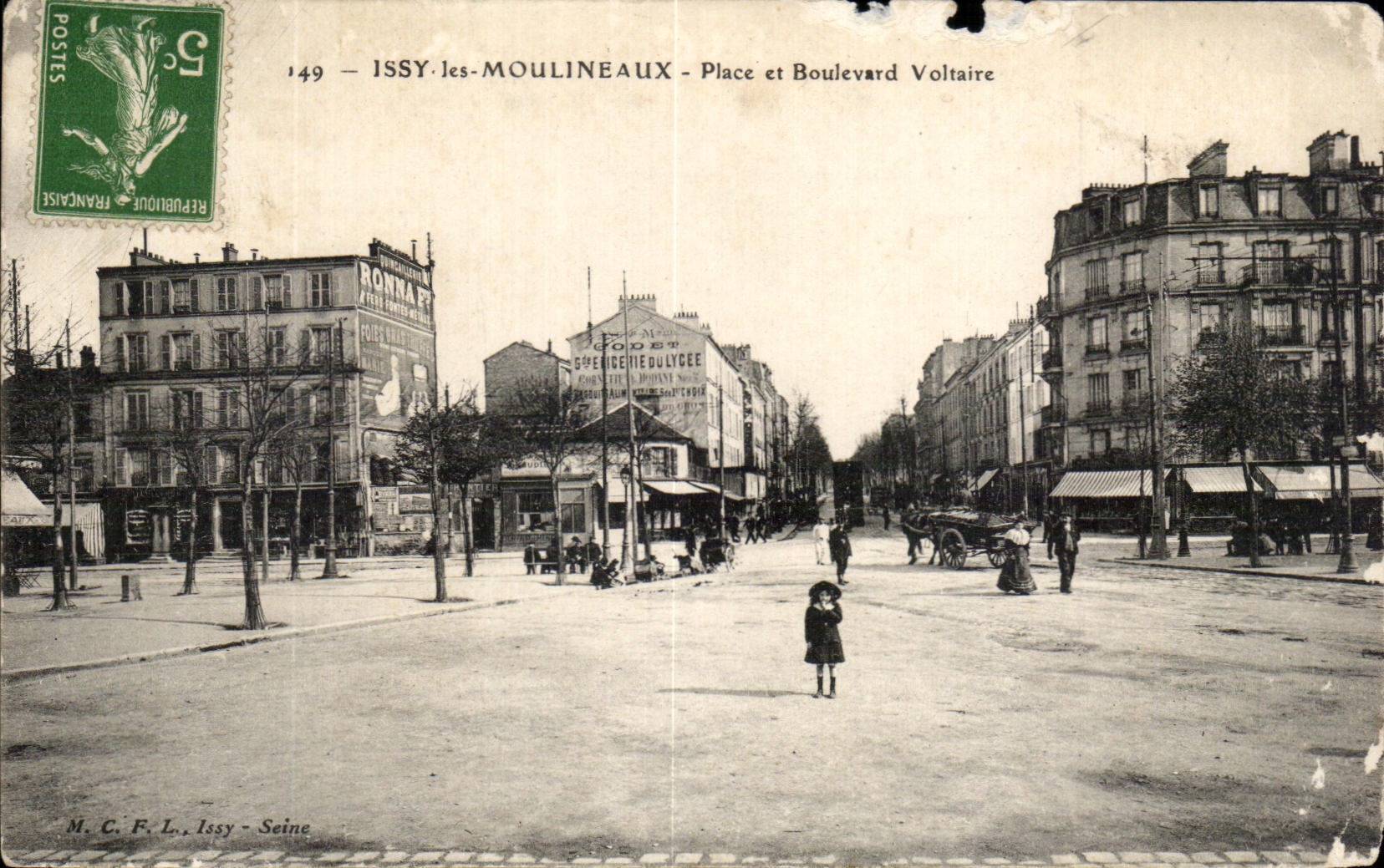 CPA Issy les Moulineaux Place et Boulevard Voltaire