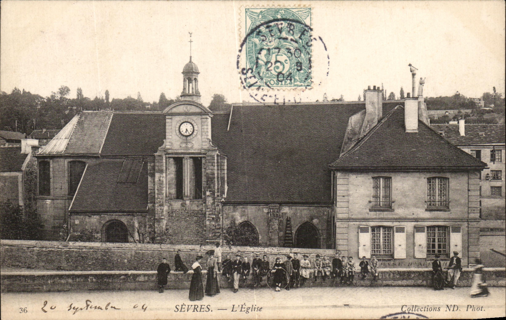 CPA Sevres L Eglise Enfants