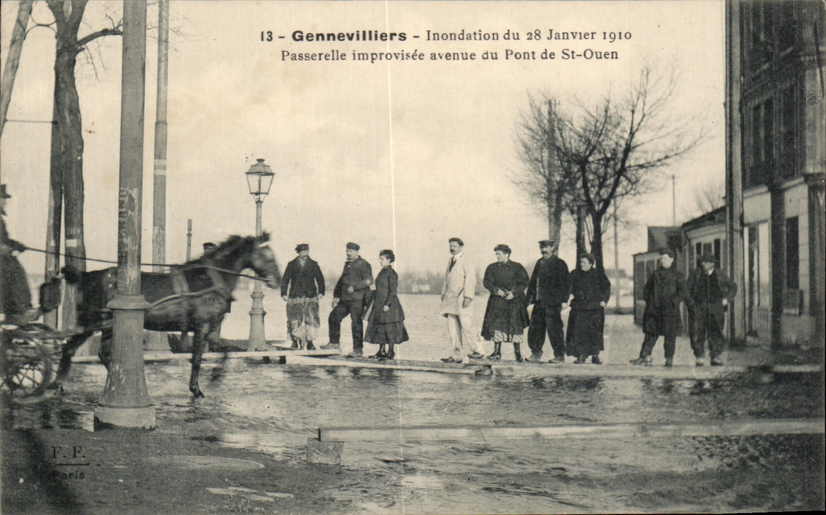 CPA Gennevilliers Inondation du 28 janvier 1910 Passerelle improvise avenue du Port de St ouen