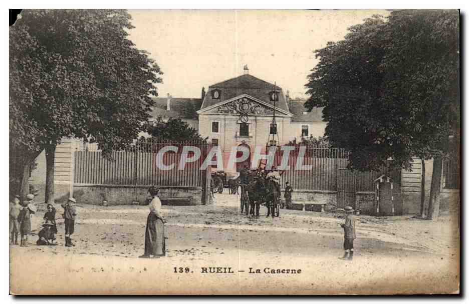 CPA Rueil La Caserne Militaria Enfants