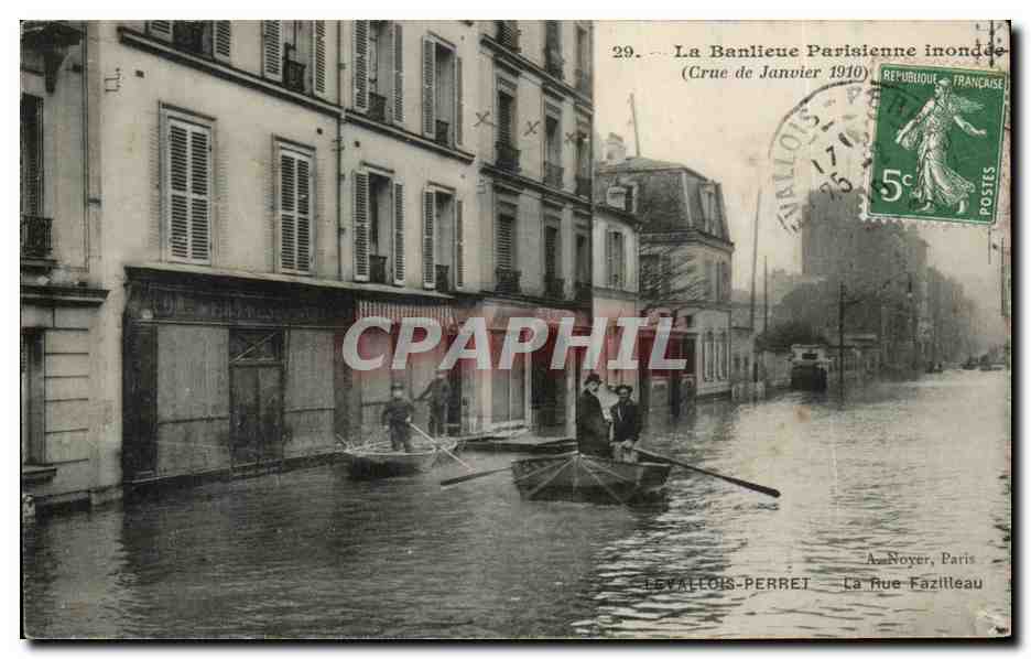 CPA La Banlieue Parisienne Inonde Crue de janvier 1910 Levallois Perret La rue Fazilleau 
