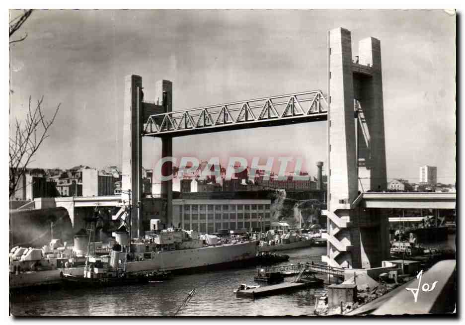 CPM Brest Le Pont Leve Pour Le Passage d Un Bateau 