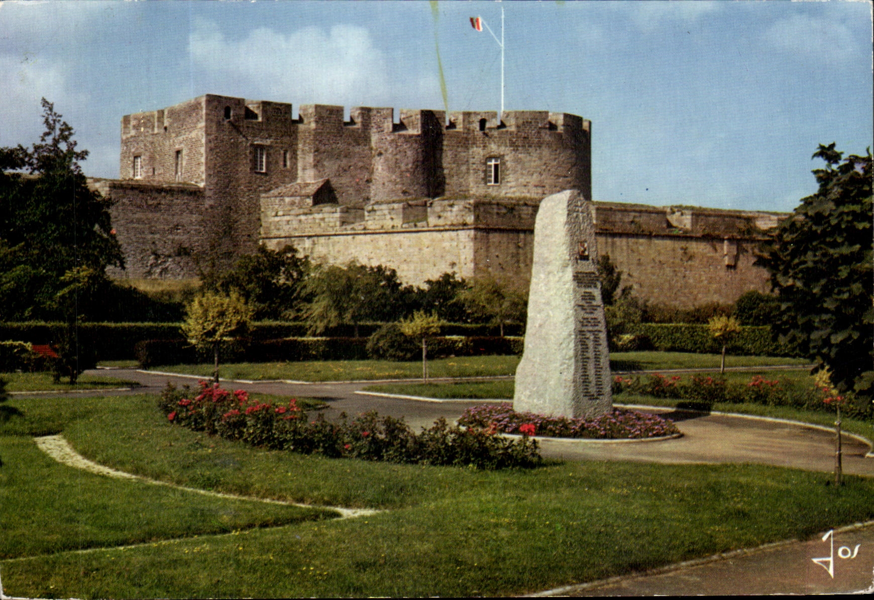 Brest (Finistère) — Château et Monument commémoratif du sous-marin 'Naval' — Éditions d'Art Jos