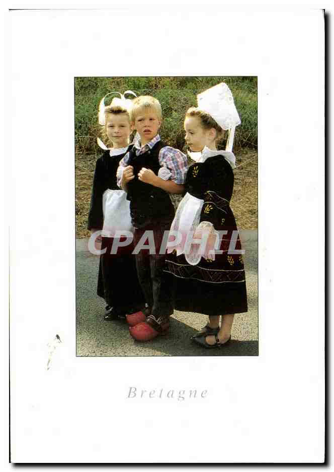 En Bretagne — Costumes de la région d'Elliant — Edition YCA, photo Y.R. Caudal
