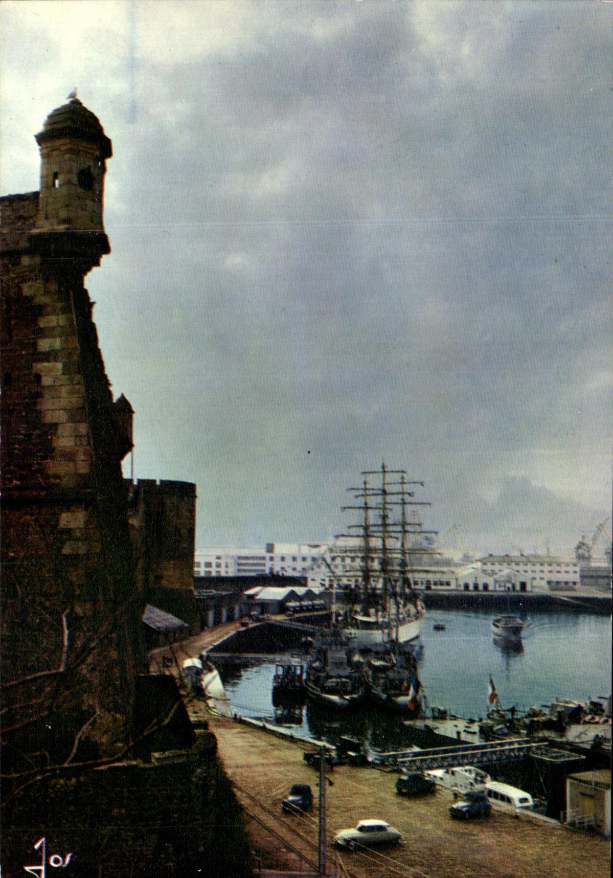 Brest (Finistère) — Ansicht eines großen Segelschiffes unter den Mauern des Schlosses — Éditions d'Art JOS