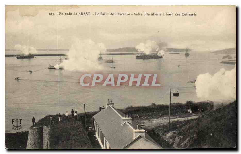 CPA Brest La Salut de l escadre Salve d artillerie a bord des cuirasses Bateaux