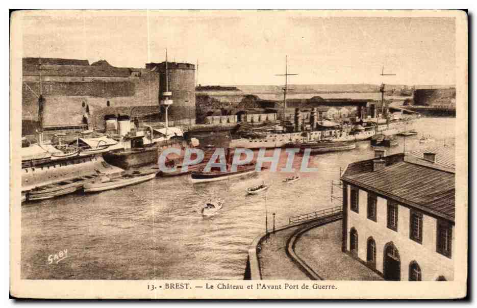 CPA Brest Le Chateau et L Avant Port de Guerre Bateaux