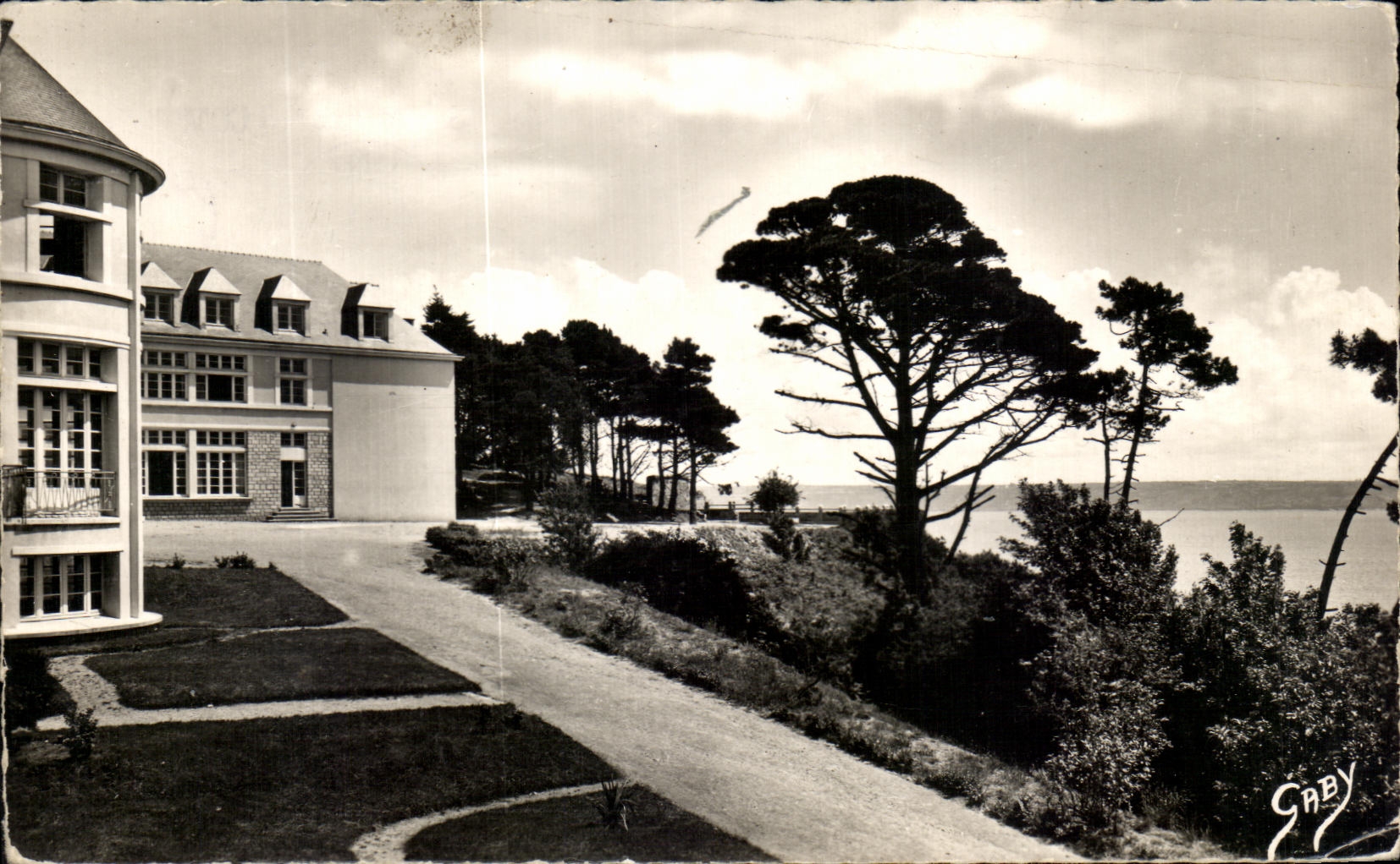 CPSM Retraite du Sacre Coeur Brest Allee conduisant des jardins vers les classes