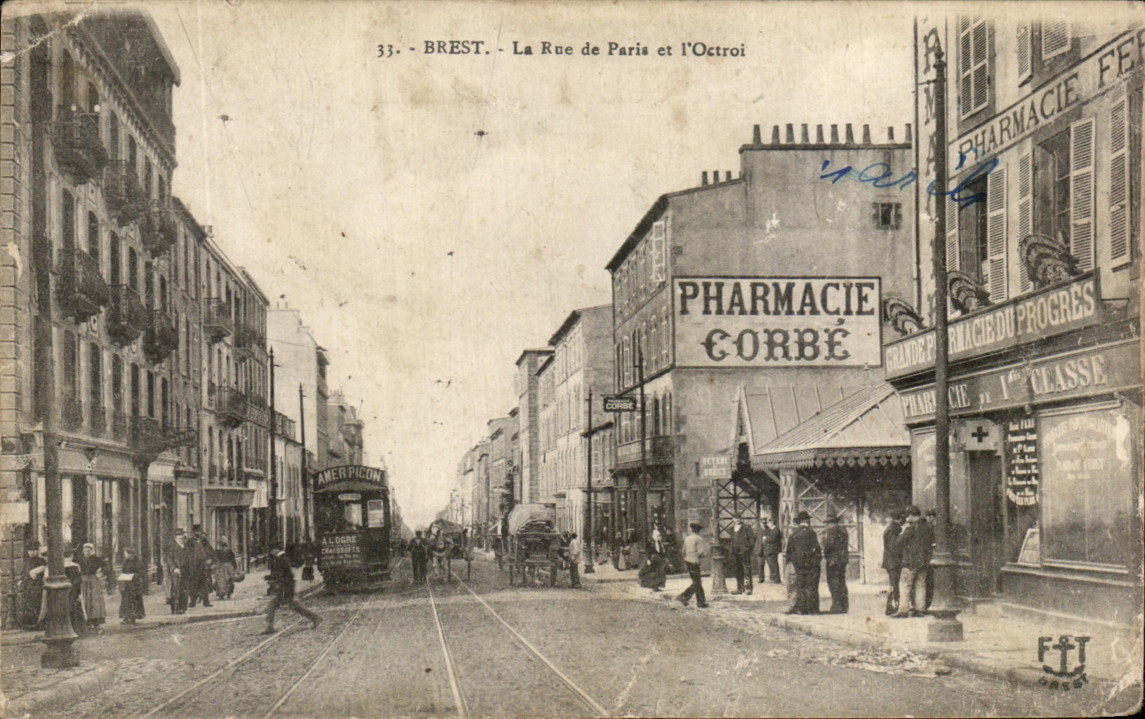 CPA Brest La Rue de Paris Et L Octroi Pharmacie Corbe