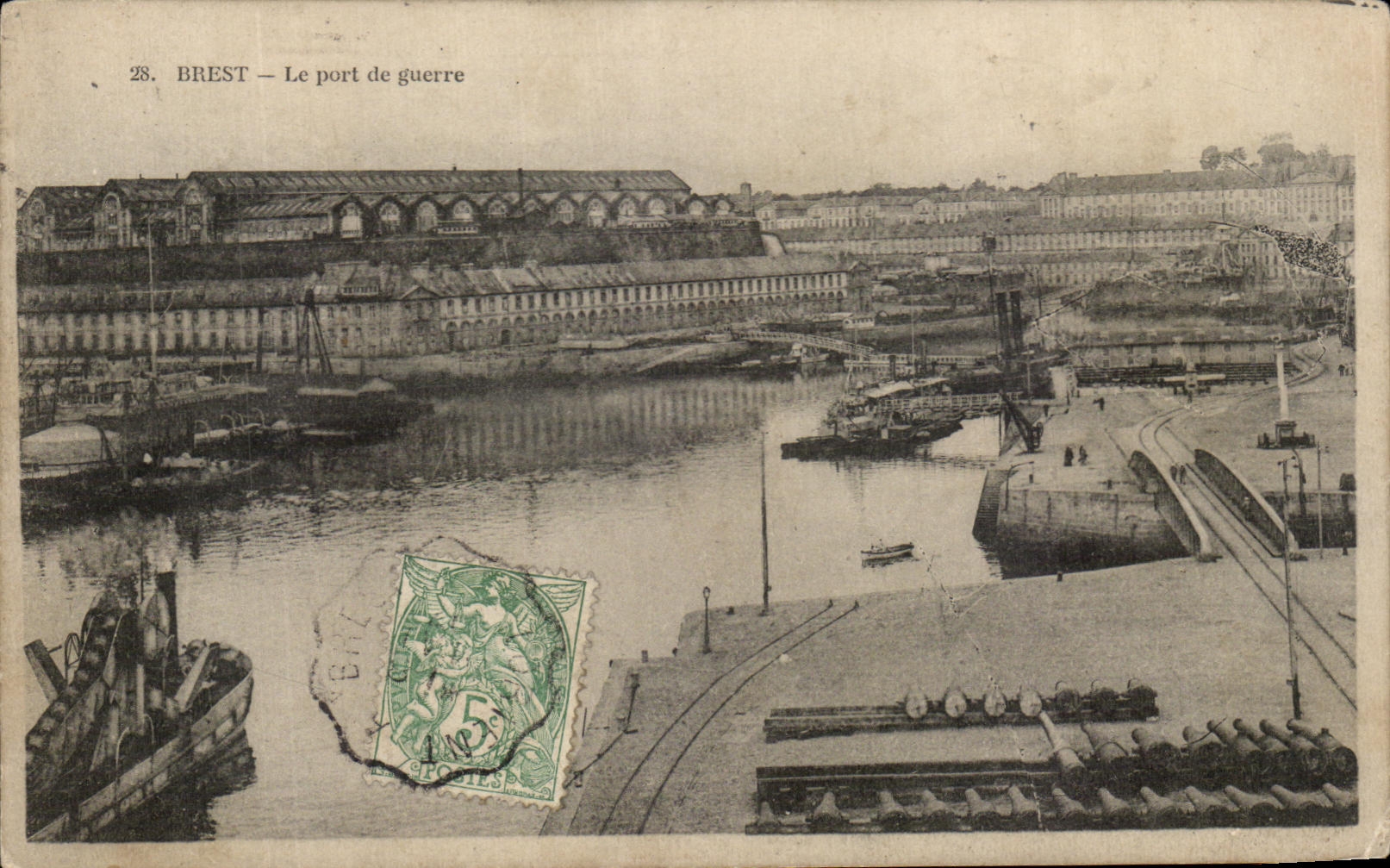 CPA Brest Le Port de Guerre Bateaux