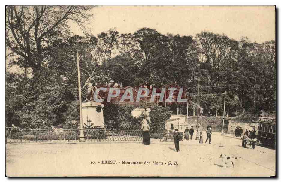 CPA Brest Monument des Morts Militaria