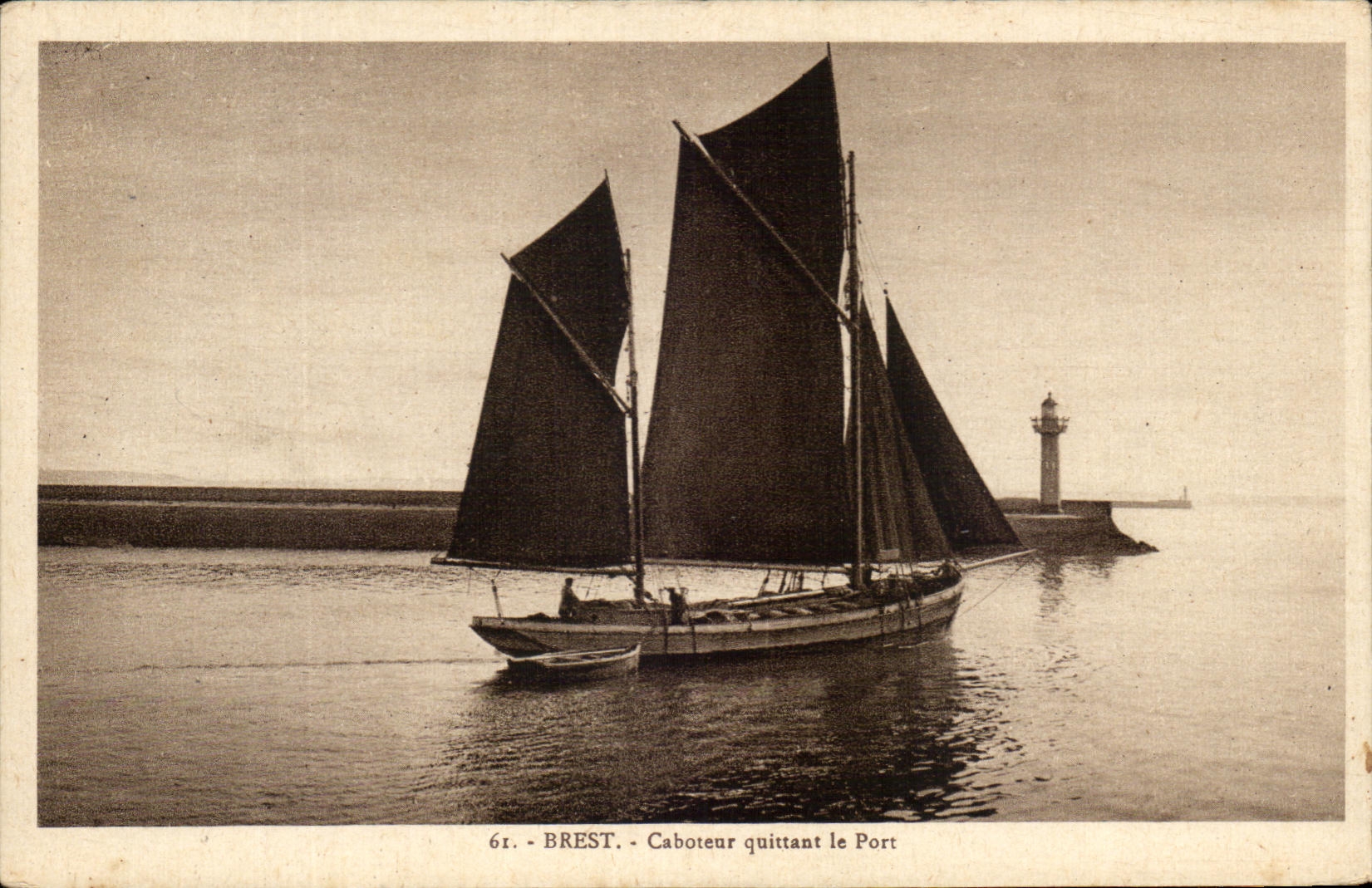 CPA Brest Caboteur Quittant Le Port Bateau