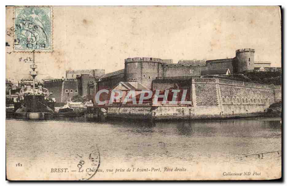 CPA Brest Le Chateau Vue Prise de L Avant Port Rive Droite Bateau
