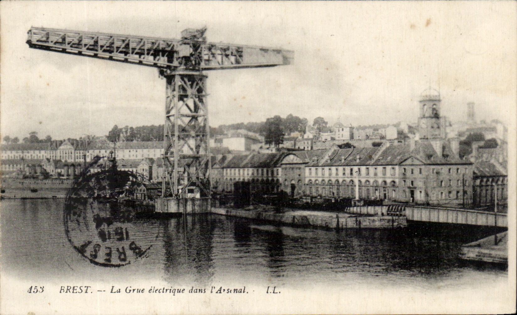 CPA Brest La Grue Electrique dans l Arsenal 