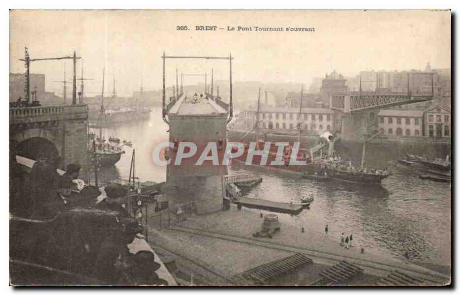 CPA Brest Le Pont Tournant s ouvrant Bateau