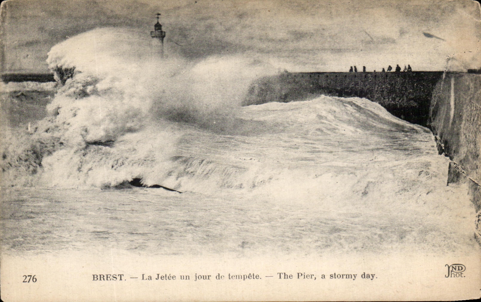 CPA Brest Le Jetee Un Jour de Tempete phare