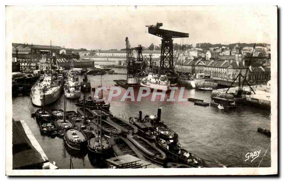 CPSM Brest Vue D ensemble des L Arsenal Bateaux