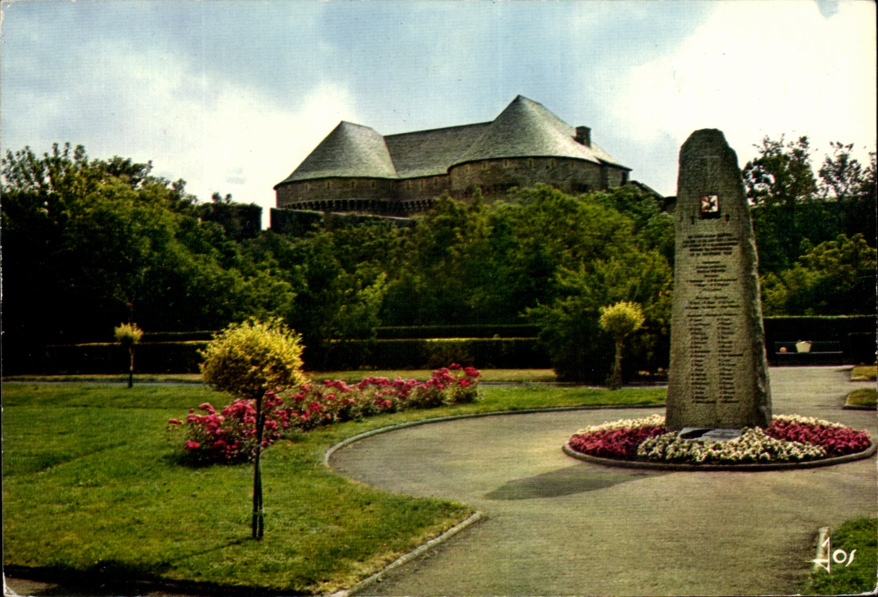 Les jardins du Château de Narval — Monument à la gloire des sous-marins disparus — Éditions d'Art JOS, Brest