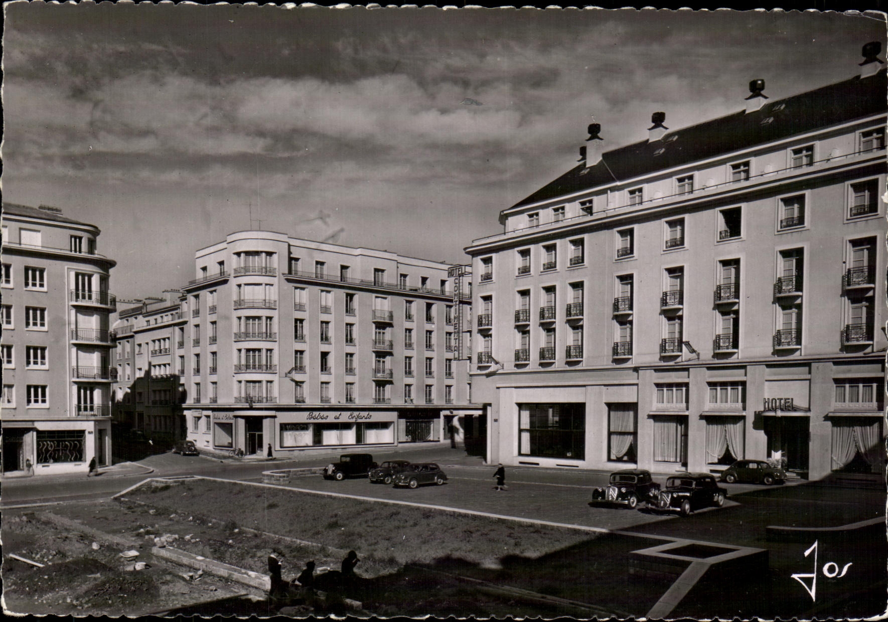 CPSM Brest La Place De La Tour D Auvergne Et l Hotel 