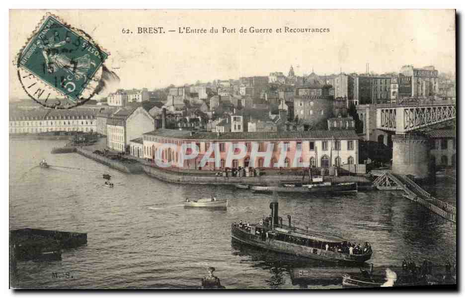 CPA Brest L Entree du Port De Guerre Et Recouvarnces Bateau