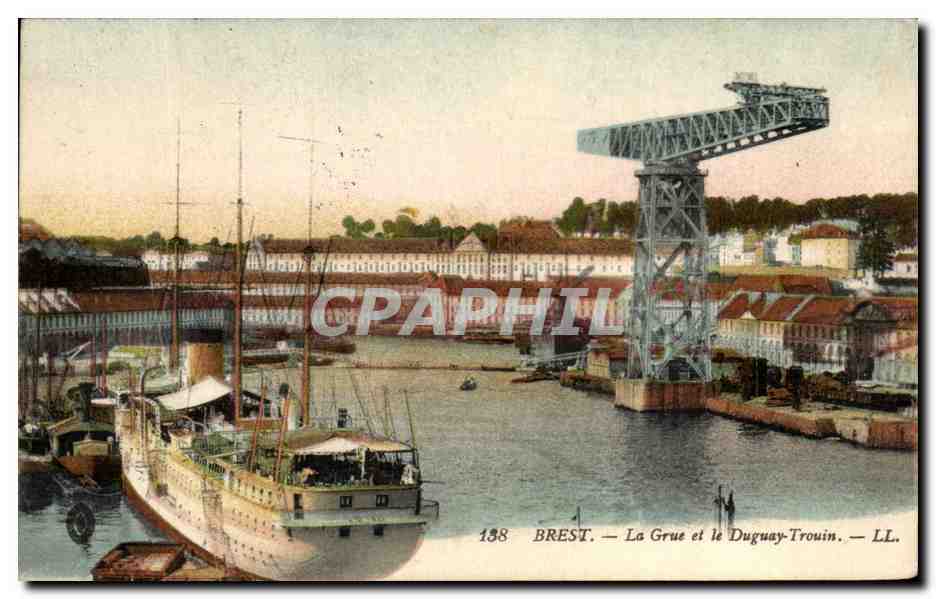 CPA Brest La Grue Et Le Duguay Trouin Bateau